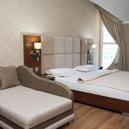 B&B Lake House Hotel Yusufkhona Екстер'єр фото