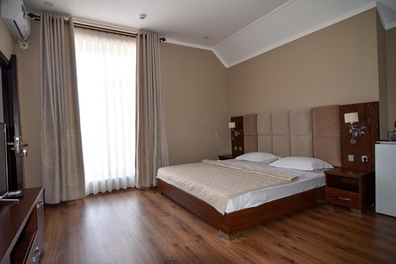 B&B Lake House Hotel Yusufkhona Екстер'єр фото