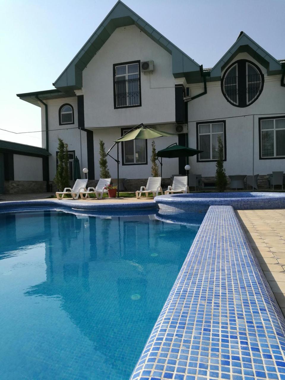 B&B Lake House Hotel Yusufkhona Екстер'єр фото
